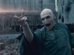 Voldemort-skådisen försvarar J.K. Rowling efter verbala kränkningarna