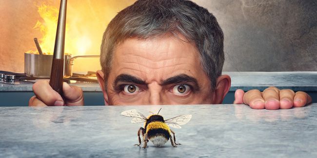 Rowan Atkinson bråkar med en humla i nysläppt Netflix-trailer